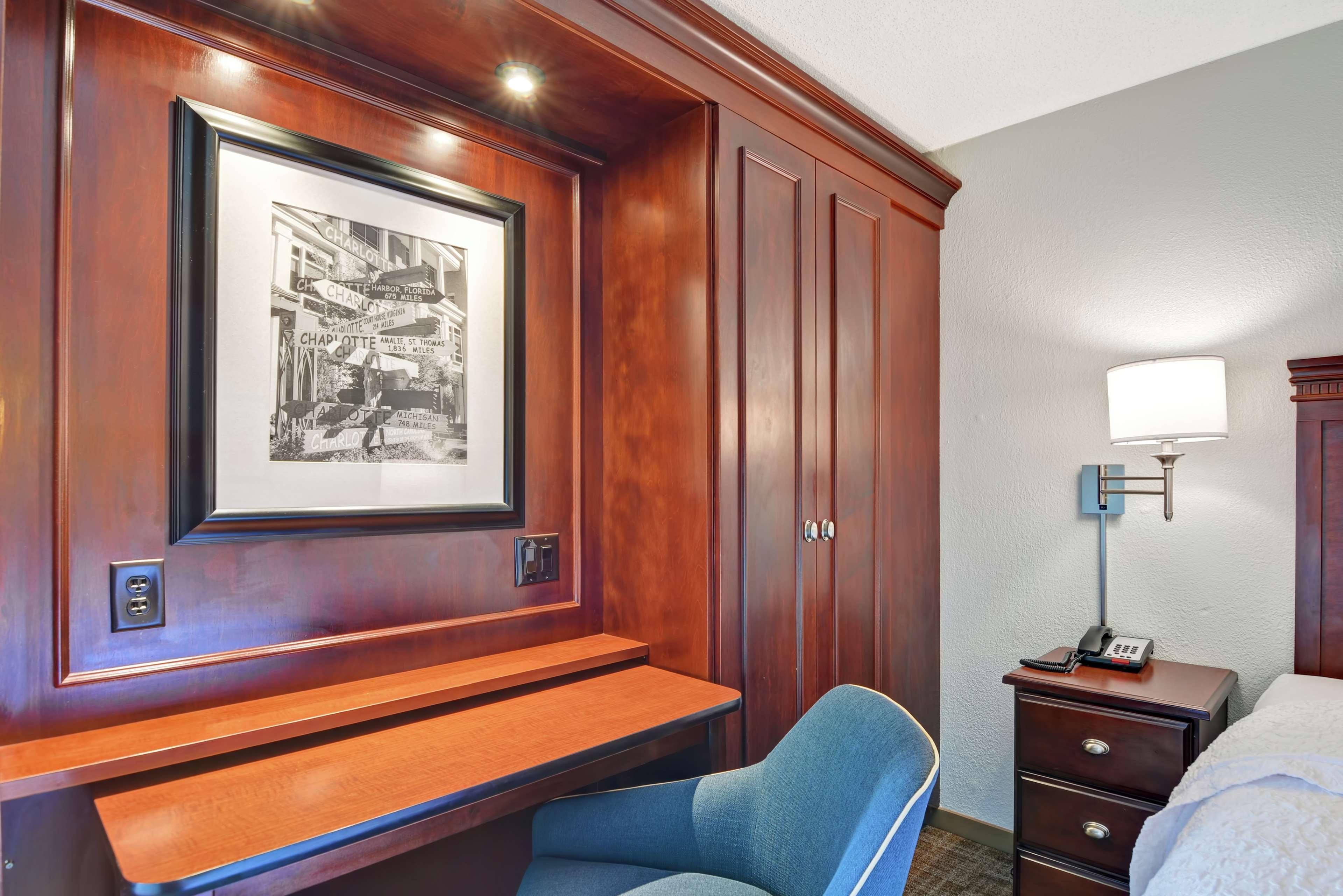 Hampton Inn Charlotte-Гастония Экстерьер фото