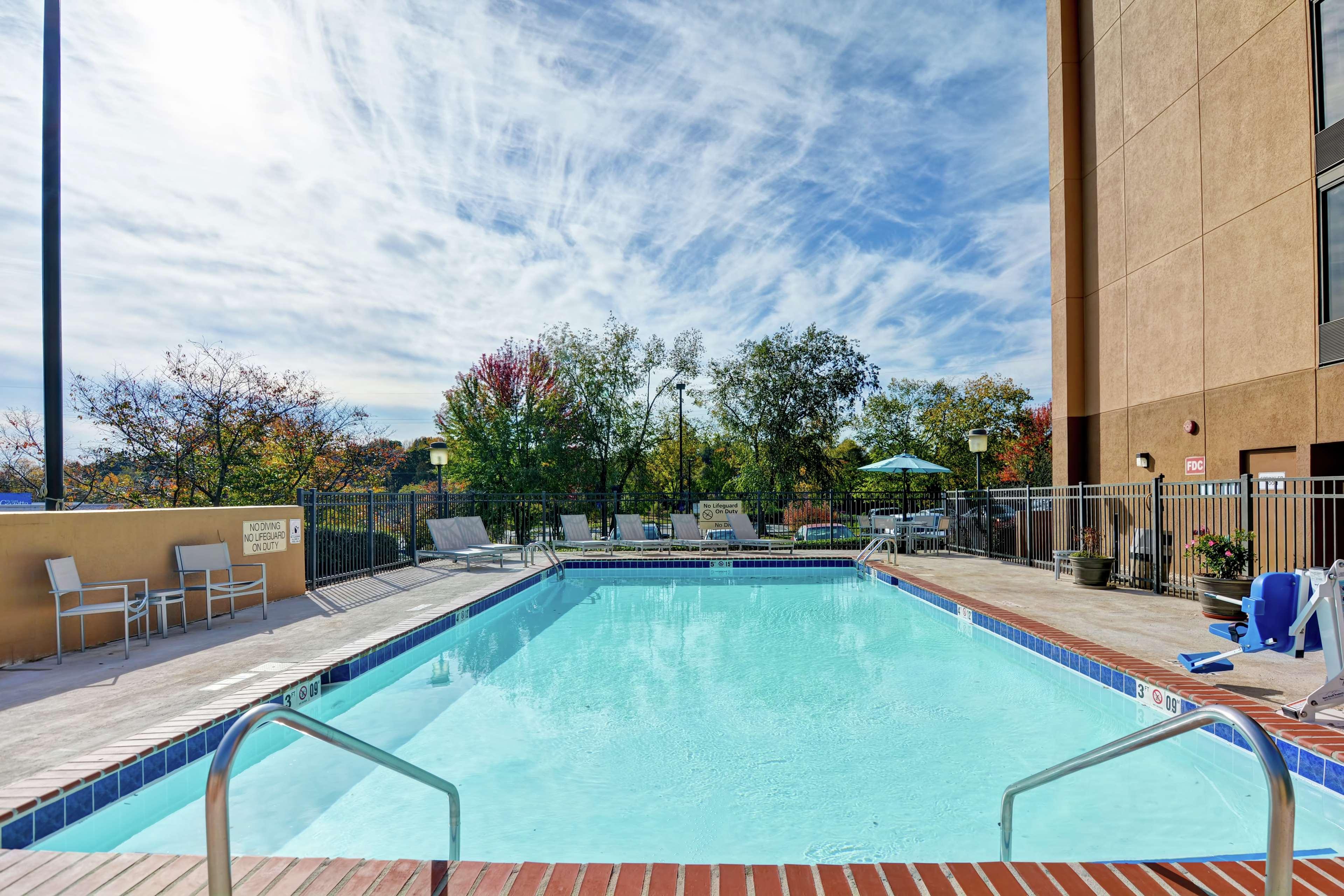 Hampton Inn Charlotte-Гастония Экстерьер фото