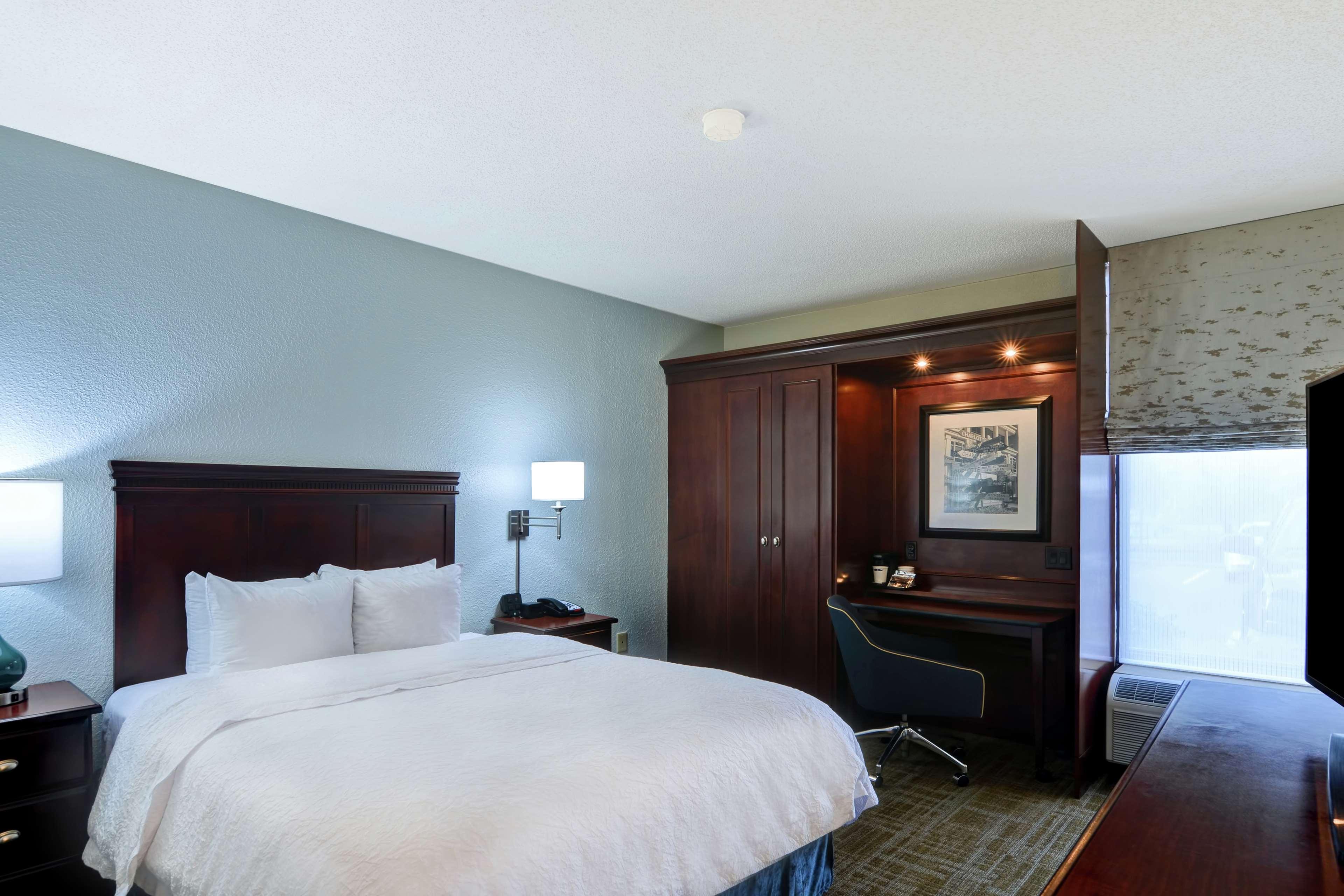 Hampton Inn Charlotte-Гастония Экстерьер фото