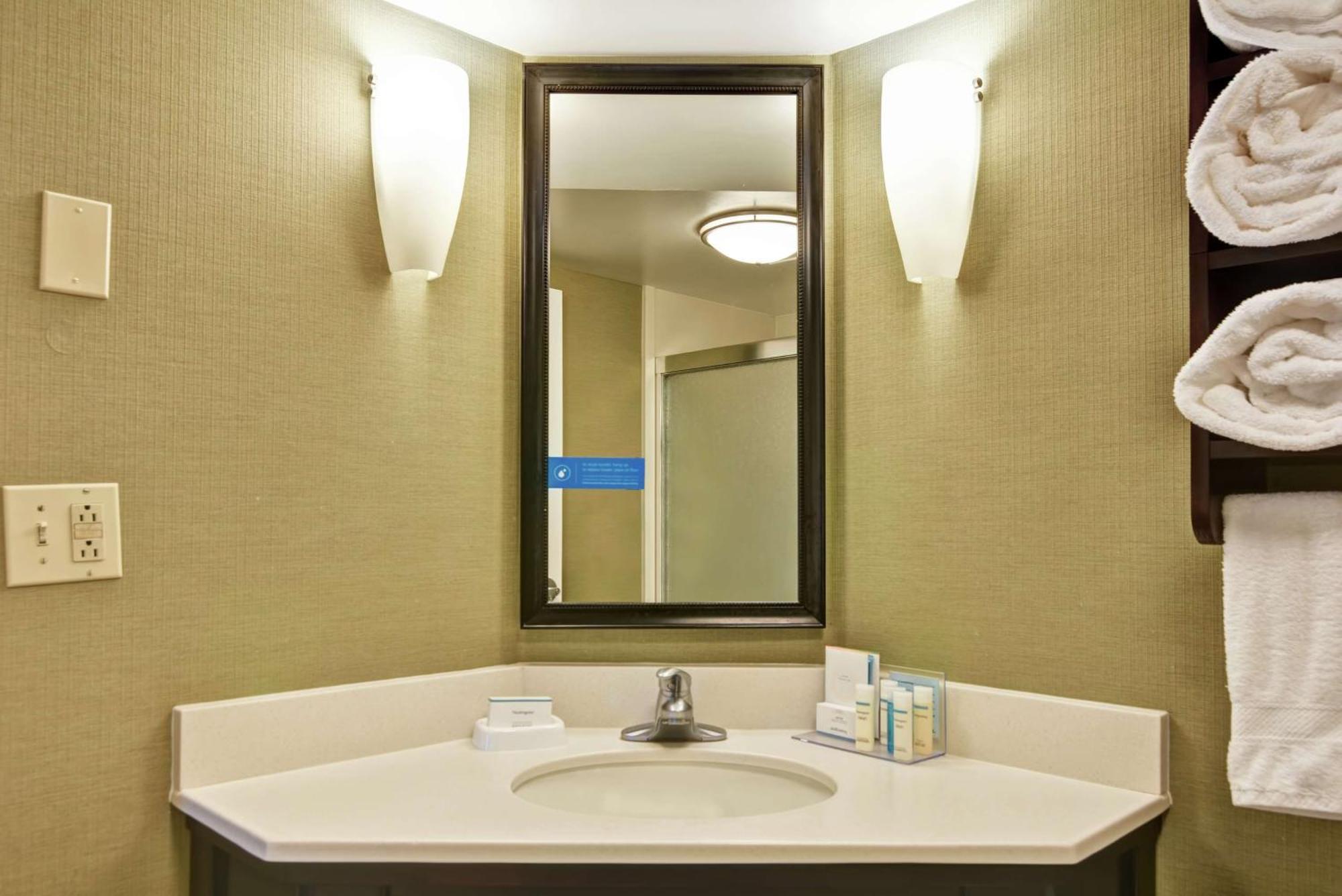 Hampton Inn Charlotte-Гастония Экстерьер фото