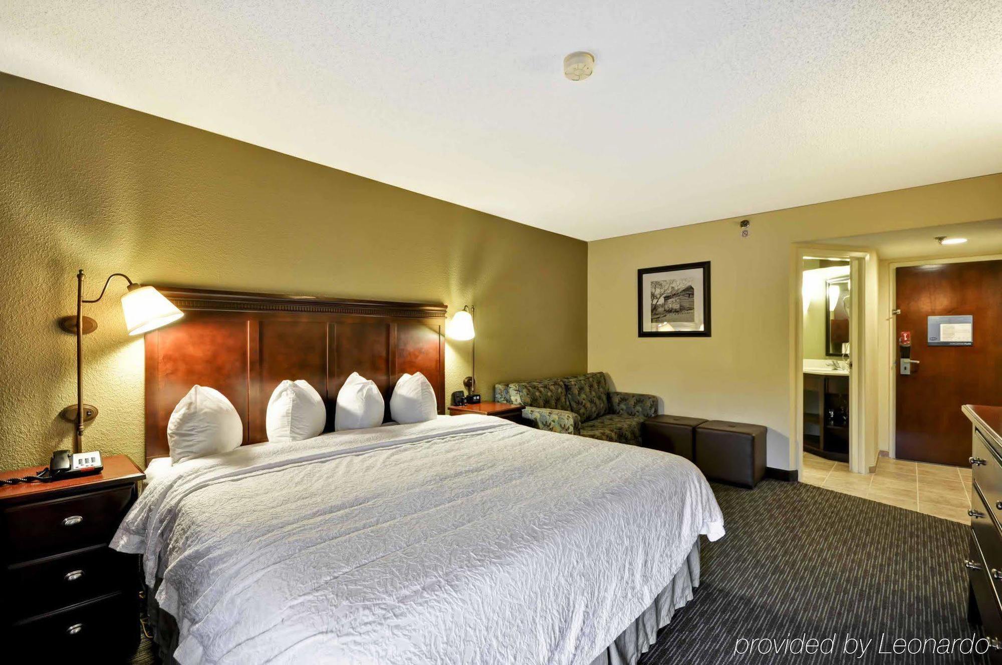 Hampton Inn Charlotte-Гастония Экстерьер фото